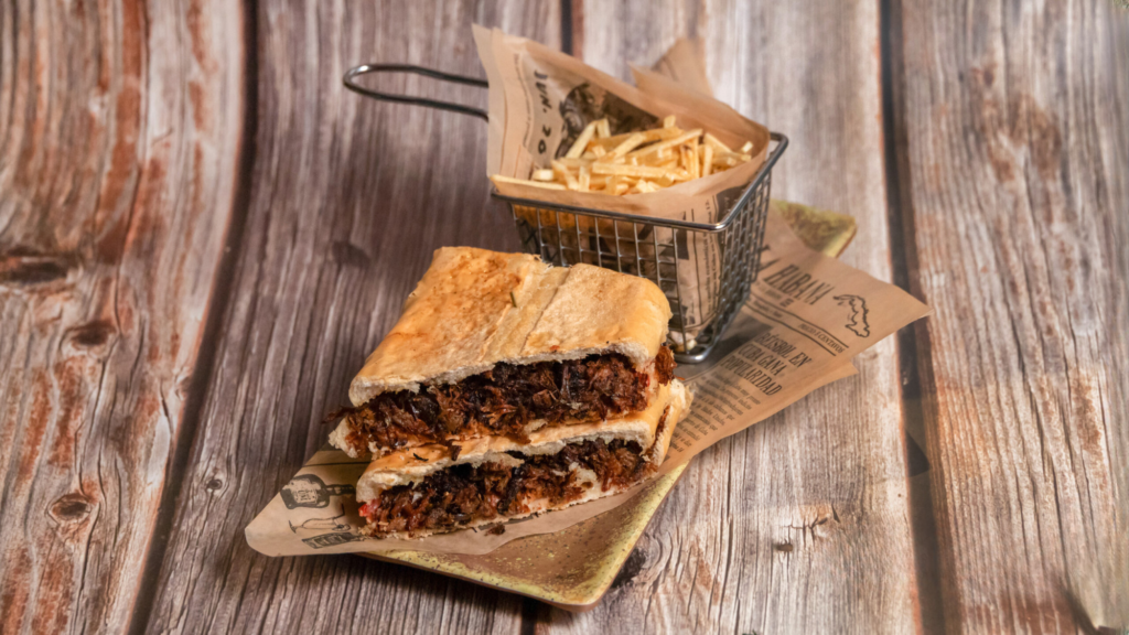 Sandwich Beef Pan con Vaca Frita